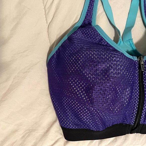 Victoria’s Secret VSX Sports Bra - Picture 4 of 9